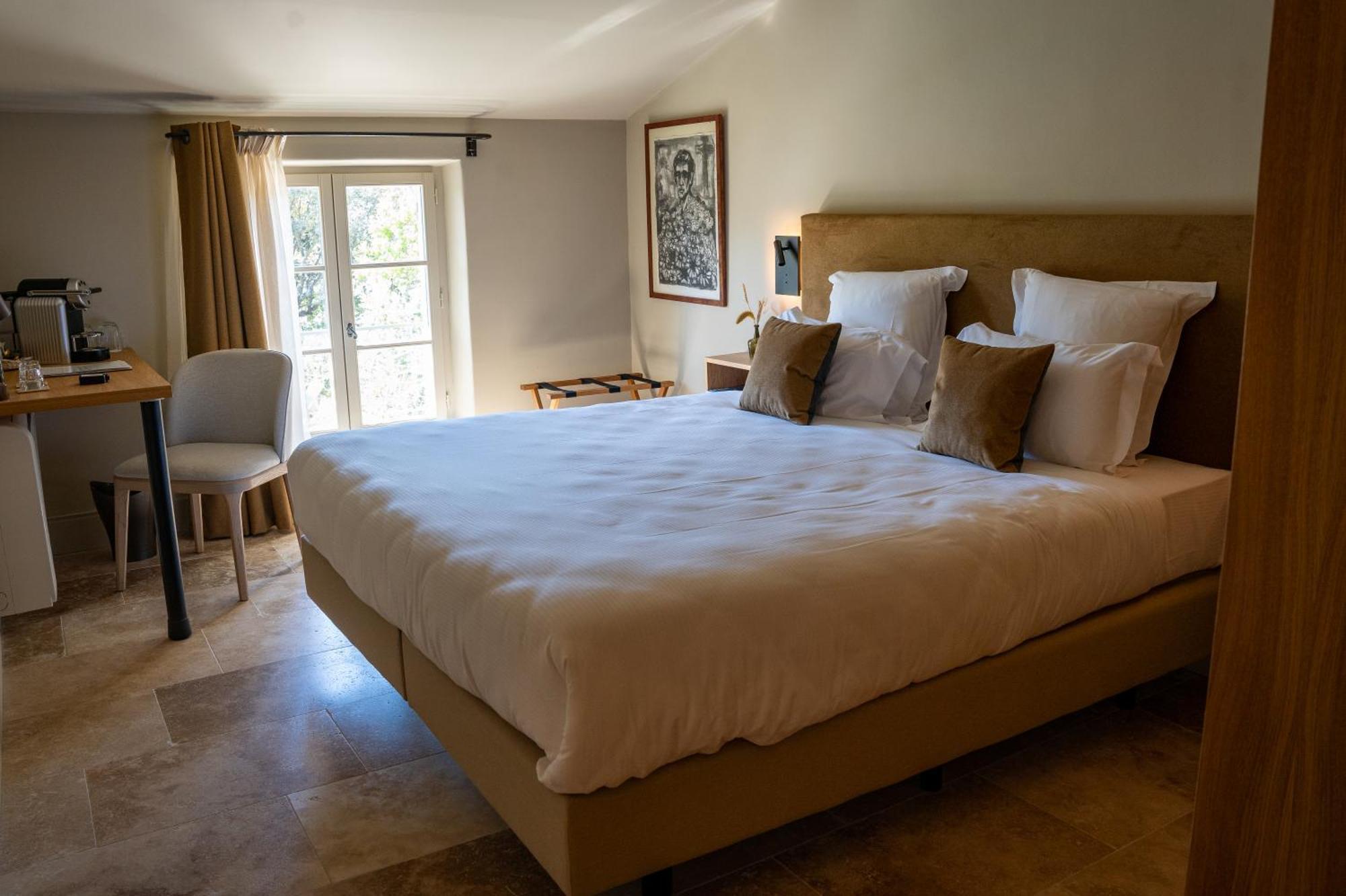 Hotel La Bastide D'eygalieres 4*