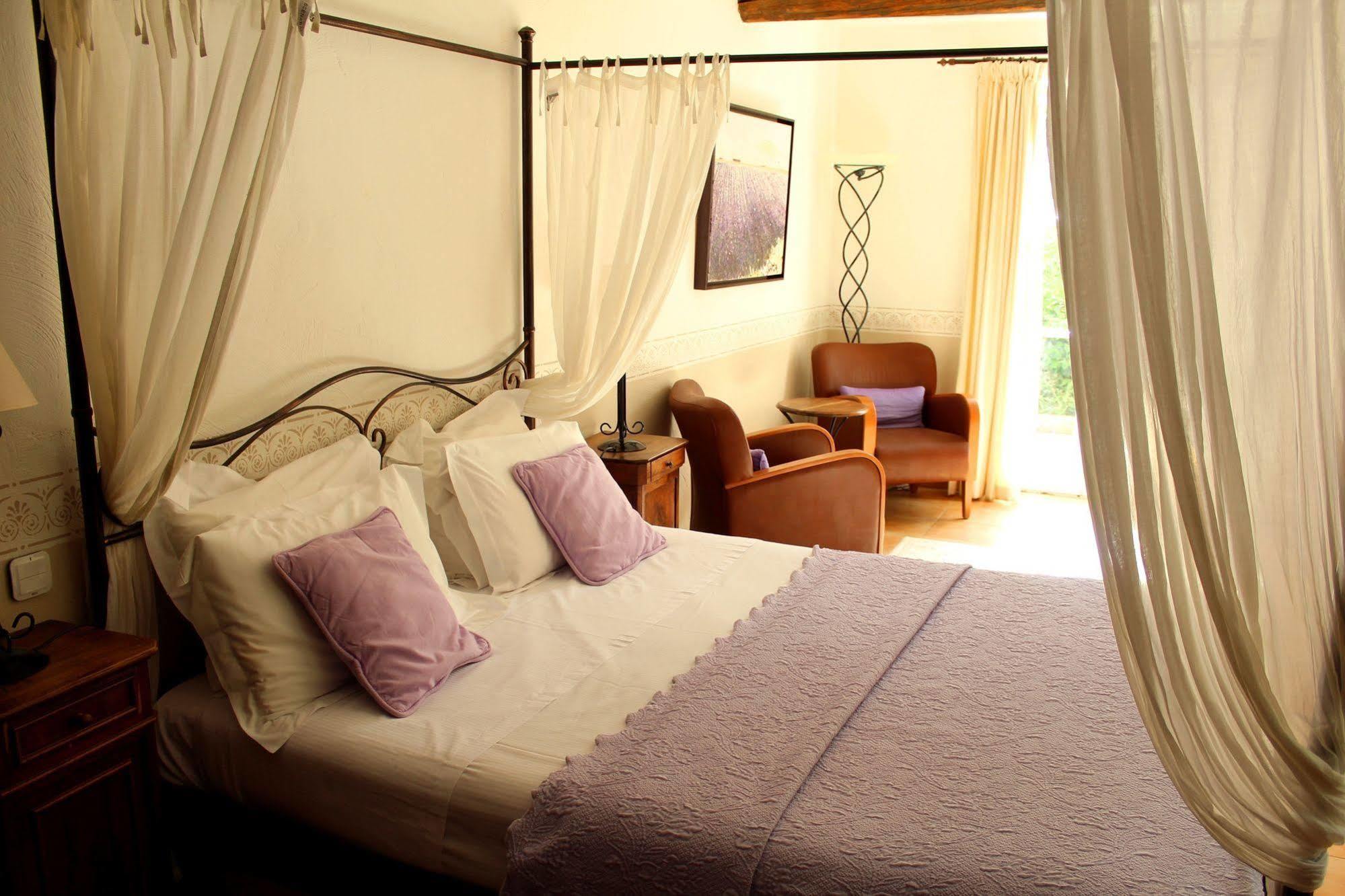 Hotel La Bastide D'eygalieres 4*